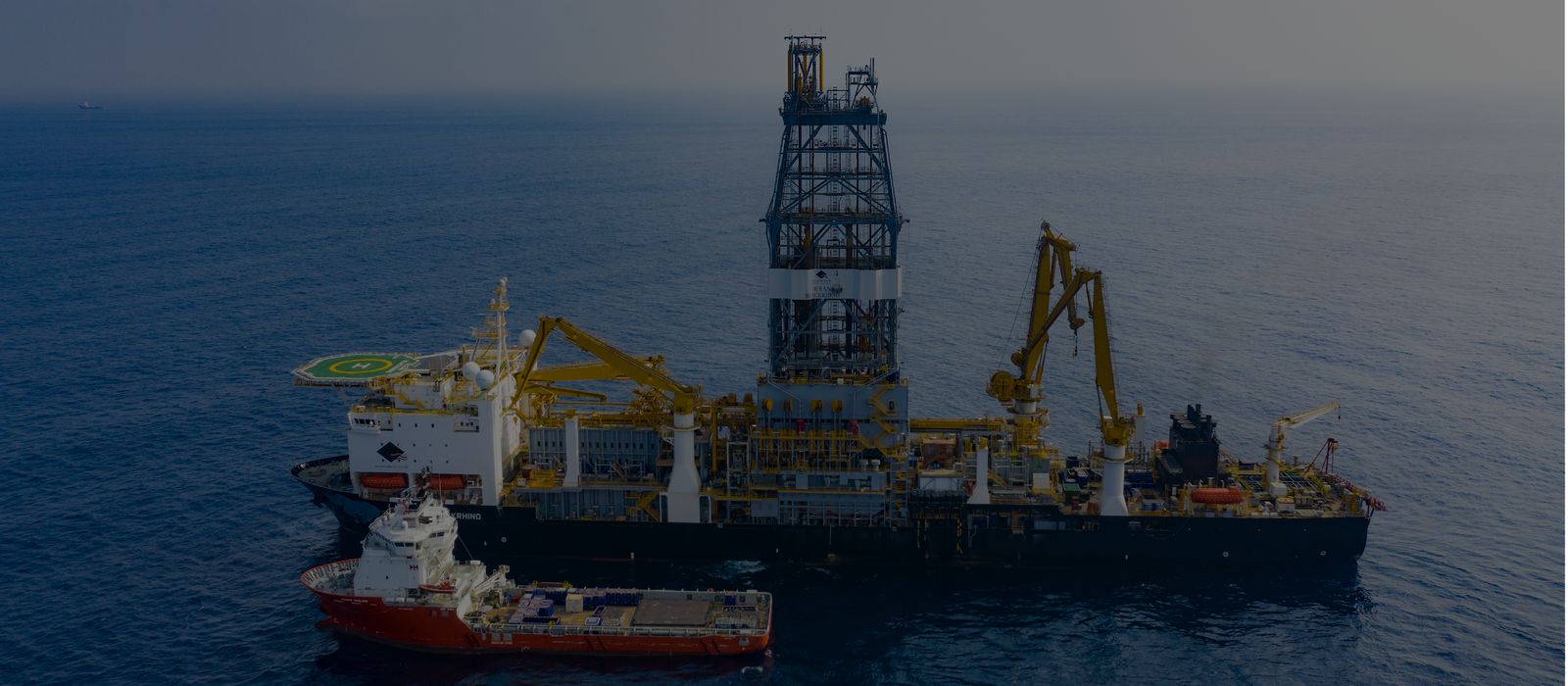 Navire de forage et navire d’assistance en mer