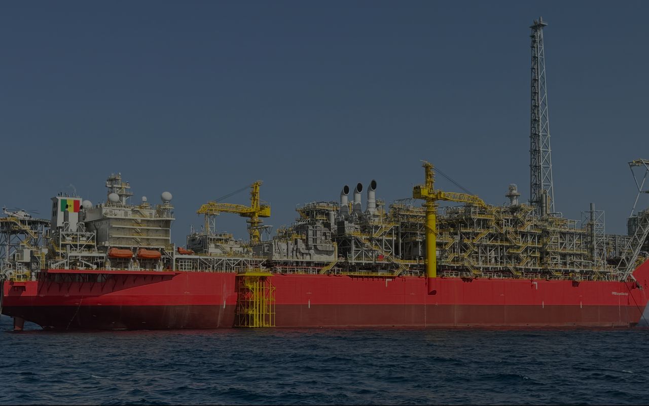 Unité flottante de production de pétrole (FPSO) en mer : le champ de Sangomar