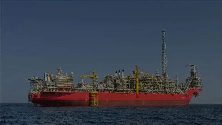 Unité flottante de production de pétrole (FPSO) en mer : le secteur des hydrocarbures sénégalais